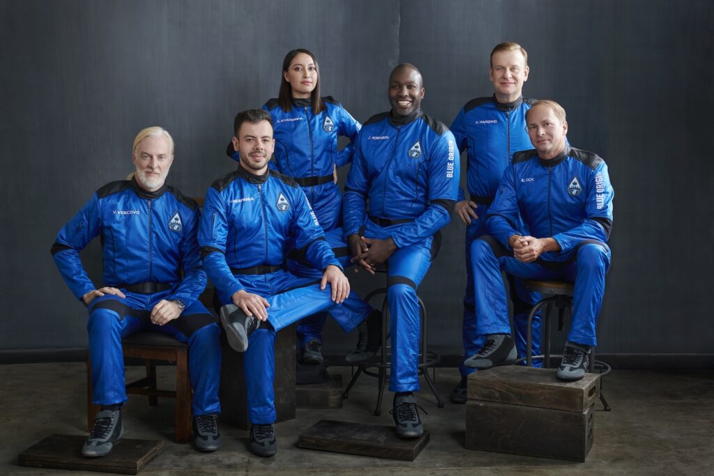 tripulantes da nave ao espaço