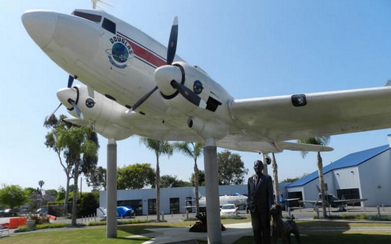 Museo del Vuelo (3100 Airport Ave.