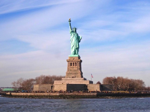 Ferry a la estatua de la libertad