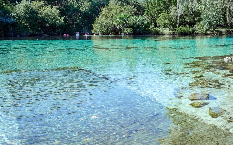 Rampa de acesso ao lago Silver Glen Springs