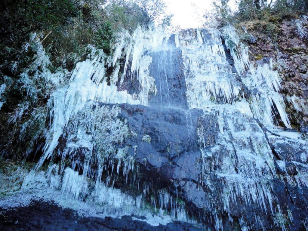 Avencal-Wasserfall, gefrorener Wasserfall
