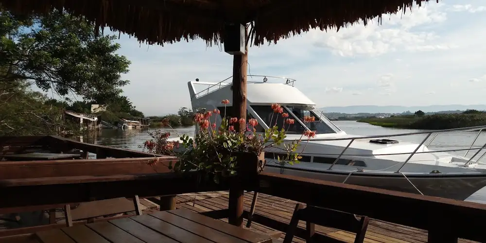 Andar de barco, jet-ski e lancha no Rio Mampituba