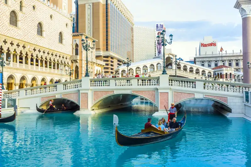 Tour of the Venetian and its Gondola